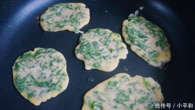 这个菜叶被很多人扔掉, 用它做早餐饼, 省事好吃又营养