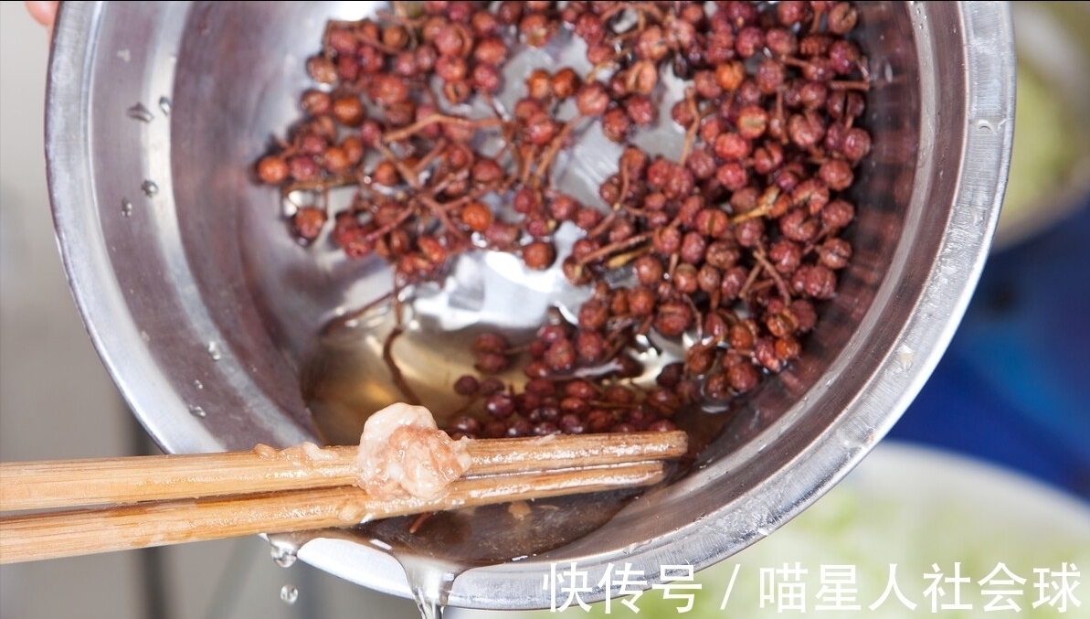豆角馅饺子,怎么调馅好吃?大厨分享做法,又香又鲜,豆腥味全无
