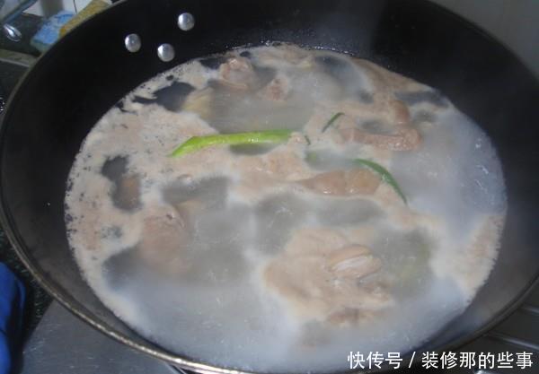 膻味|炖羊肉汤,大厨教你“3不加”,汤浓味鲜,肉质软烂,好吃无膻味