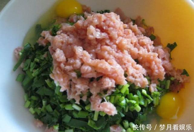 回家|拌饺子馅,很多人不懂先放盐还是油,跟我这样做回家过年人人夸