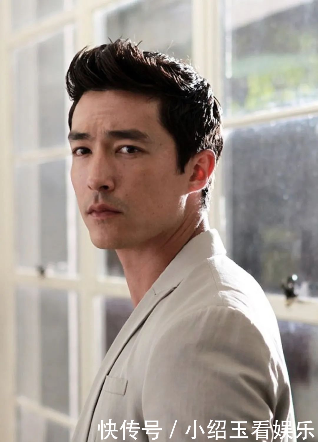 身高一米八八的他曾是时装男模,如今41岁