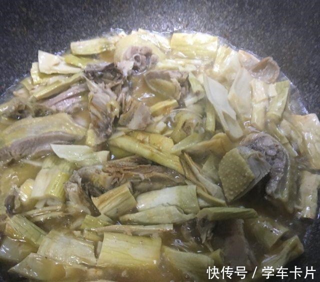 老鸭焖笋,咸香入味,非常的下饭!