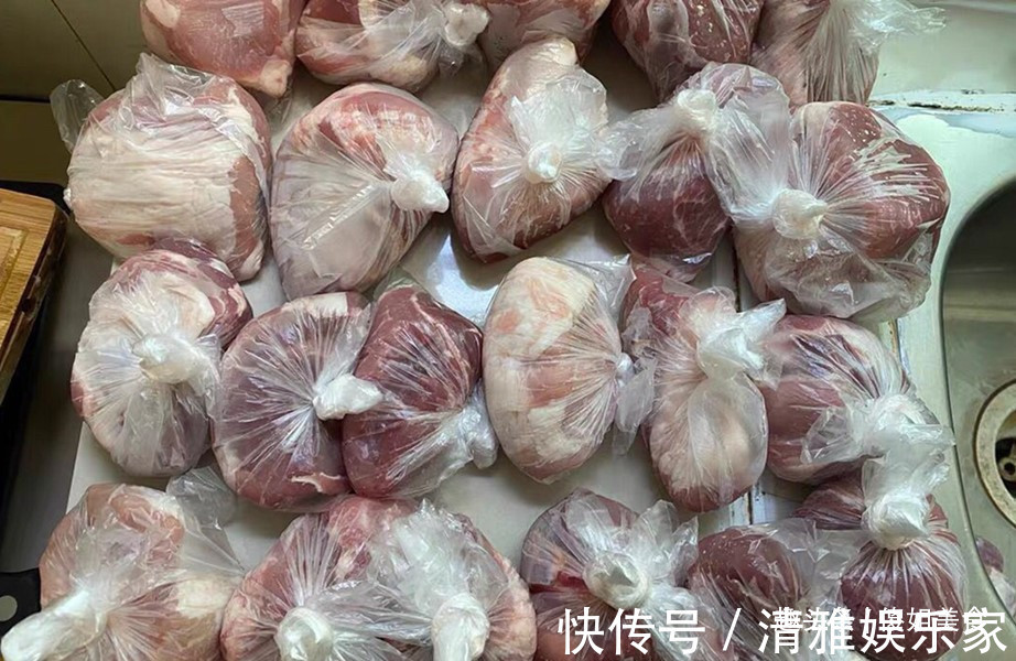 解冻冻肉时,万不可直接用水泡,大厨教你妙招,和鲜肉一样好吃