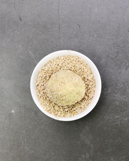 红薯芝麻球，简单好做又好吃，零厨艺也可以露一手