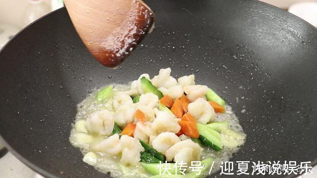 做法|虾仁想要做得饱满爽脆?关键在于腌制和上浆,这种做法简单实用