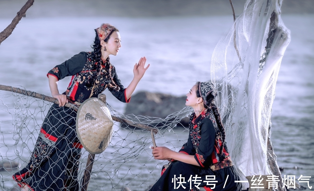 田园花#原创对联丨细雨生寒凋白草;轻霜酿雪染黄花