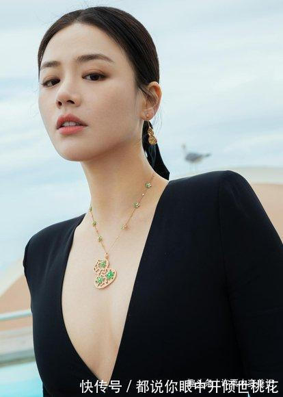 超短发 50岁女人别再留齐刘海了,今年流行这四种发型,显脸小还不挑人