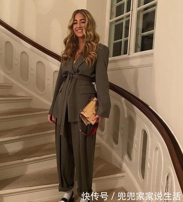 高跟鞋 为什么更建议女人,穿西装裤要配乐福鞋,看了这些时髦搭配,懂了!