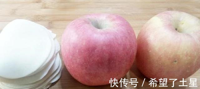 零食|苹果加饺子皮，教你秘制小零食，香甜酥脆，每次一大盘不够吃！