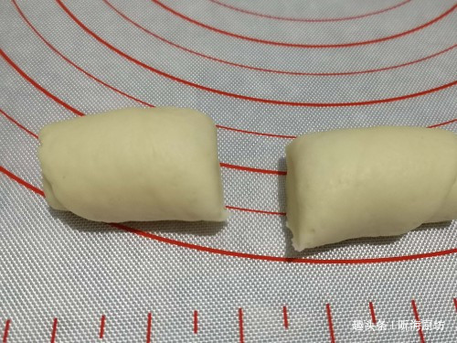 面包别买了，不用水不用烤箱，随手卷一卷，松软味美，特简单