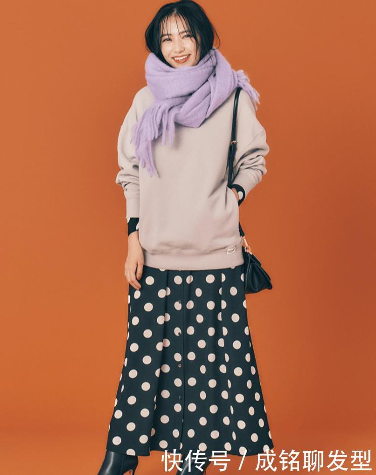 中年|中年女人更要懂搭配,三种围巾系法让穿搭更高级,美嫩保暖又洋气