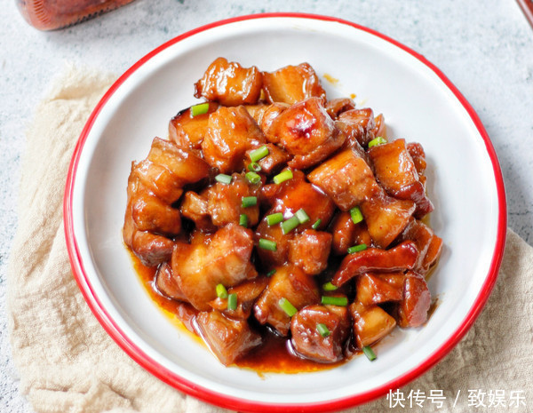 做红烧肉时,冰糖不是要点,大厨偷偷放点“它”,一大锅不够吃