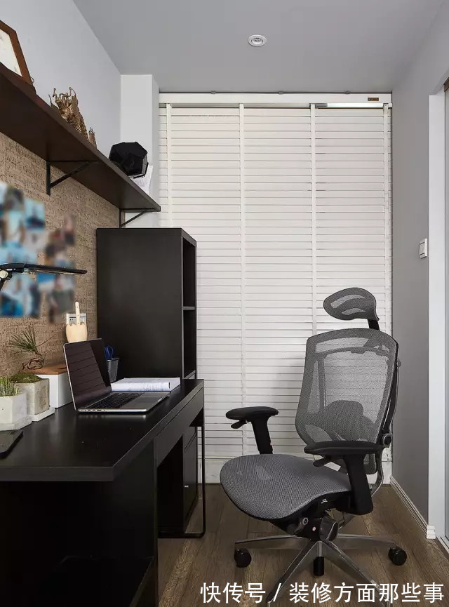 台灯|93平水泥灰背景墙有一种质朴感,绿植让屋子焕发纯净自然美