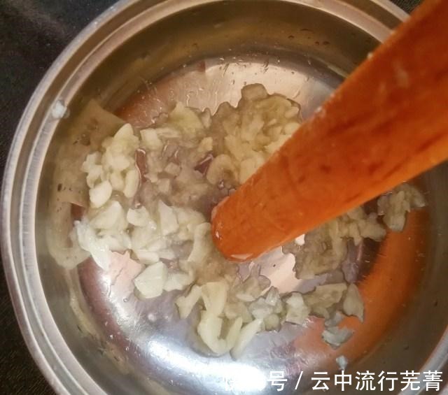 餐桌|蒜泥茄子,炎炎夏日,餐桌上清凉消暑美味!