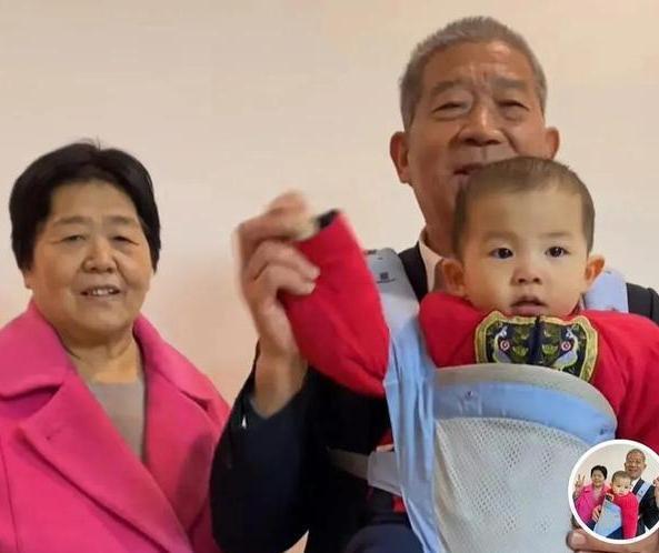 老两口|山东6旬老人高龄产下“天赐”,如今女儿两岁了,是否后悔了呢?