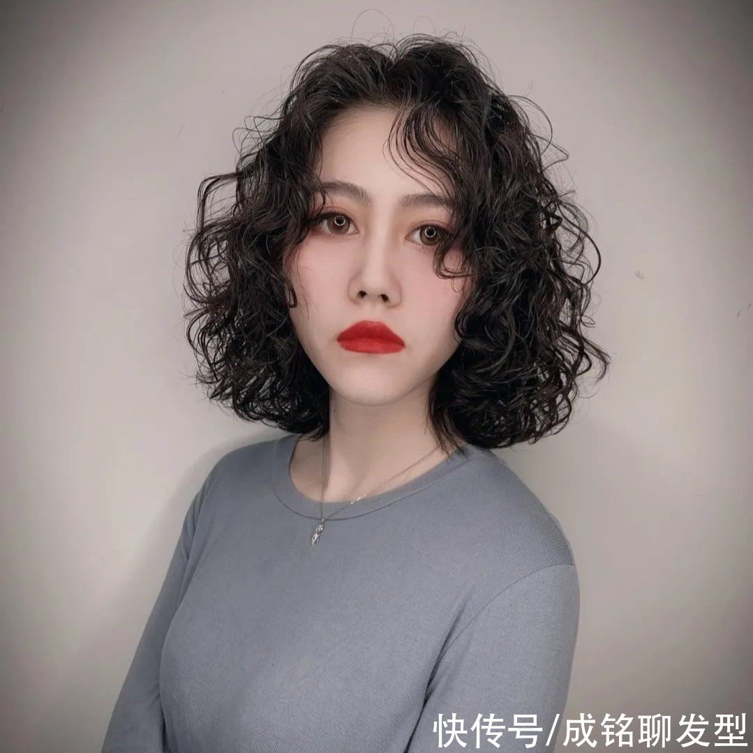 肤色 40岁的女人，染什么颜色显白又减龄？这三种选色方法简单又实用