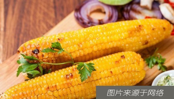 多吃玉米好处多,但有一物不能同吃,夏天最易吃错,看看你有没有