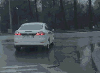 |搞笑GIF:在驾校这样练车 我就不信你练不好