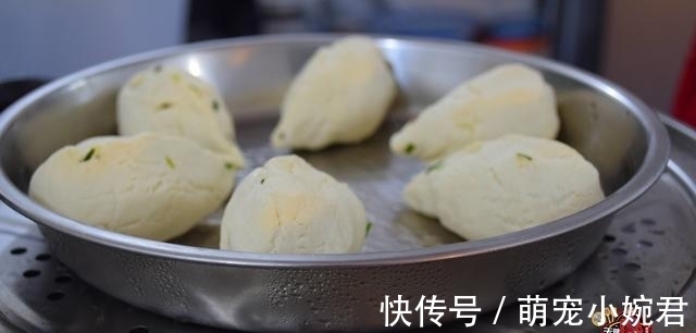 糯米糍粑的新吃法，不油炸不放糖，又爽口又好吃，做法还很简单。