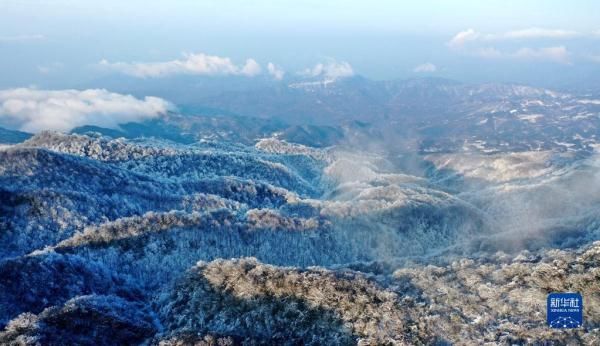 雪中仙境|龙头山雪中仙境，天地一色吸引游客赏玩