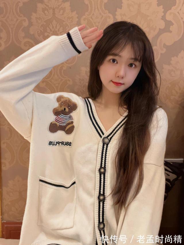 毛衣|穿针织衫毛衣的美女,清纯的样子真美,毛衣百搭又好看