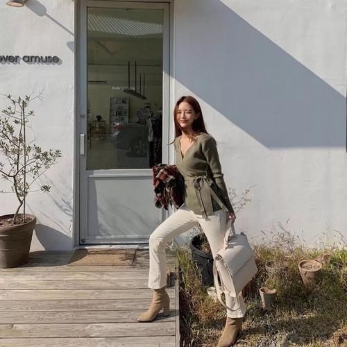 奶奶裤+毛衣+卫衣的穿衣搭配=春季搭配王炸组合！