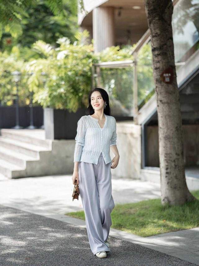 针织衫|30岁~45岁的女性秋季穿搭分享,针织衫配直筒九分裤,显瘦又减龄