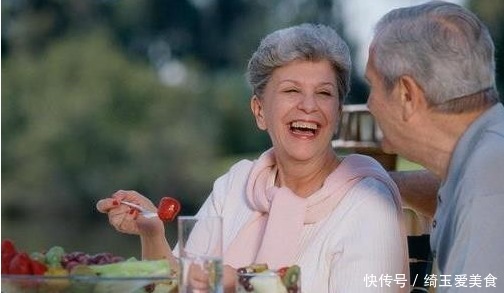 谨记|高血压,谨记早起三不做,饭后三不急,睡前三不宜,降低血压峰值