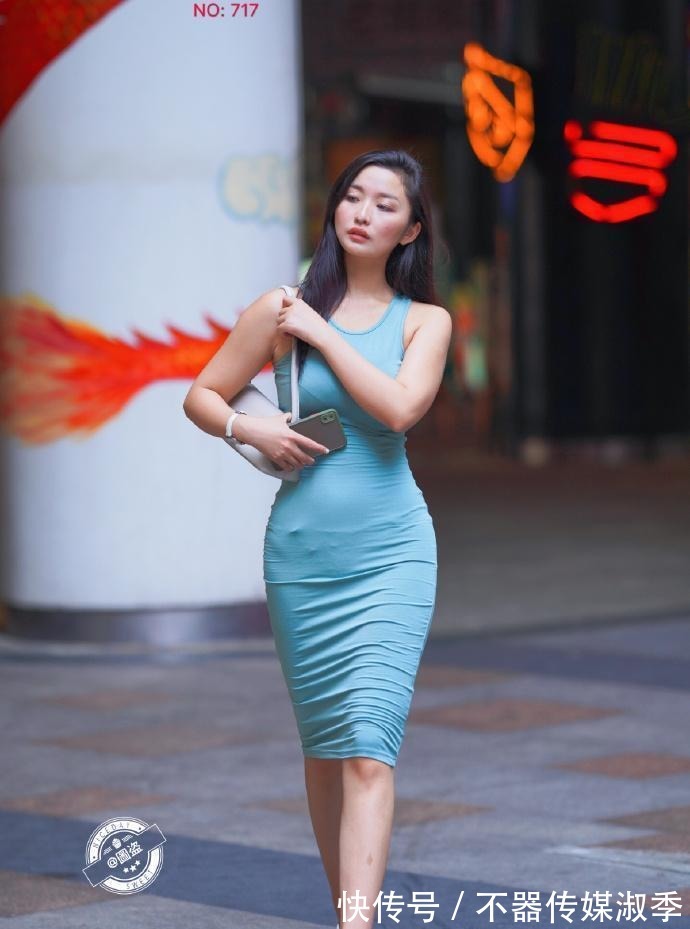 领子|随性自然的连衣裙穿搭富有时尚感,分分钟展现出优雅范,又酷又飒