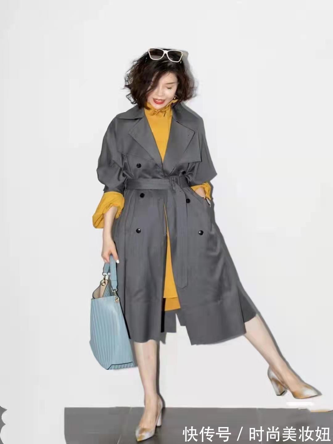 时髦|年过50岁的女人,学万能穿搭公式基础色+中性色,高级时髦