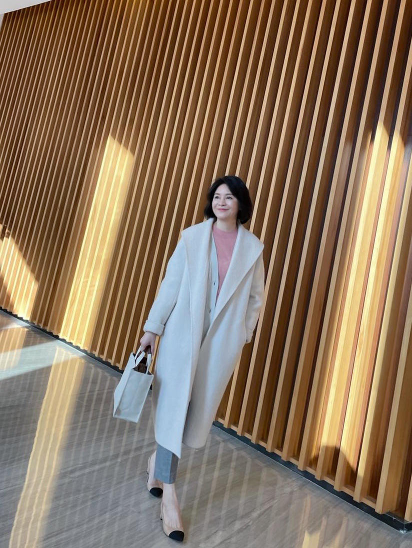 打底衫|50+女人不能错过的羊绒大衣,入冬这么搭优雅又好看,简约不挑人