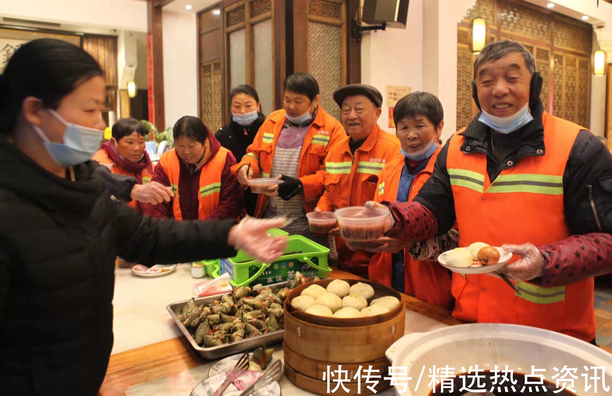 民俗酒店|安徽天长：600余名环卫工喝上暖心腊八粥