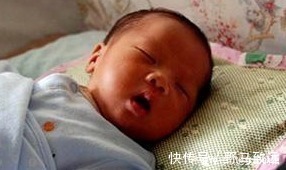 父母|孩子如果经常这么睡觉,以后可能与高个子无缘,父母要多加注意了