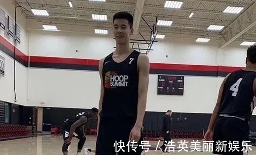 国青|上海后卫宣布退出NBA选秀，绯闻不断，昔日国青核心泯然众人矣？