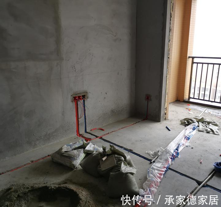 水龙头|因为“穷”,卫生间装修简简单单!添置5个小用品,高级感出来了