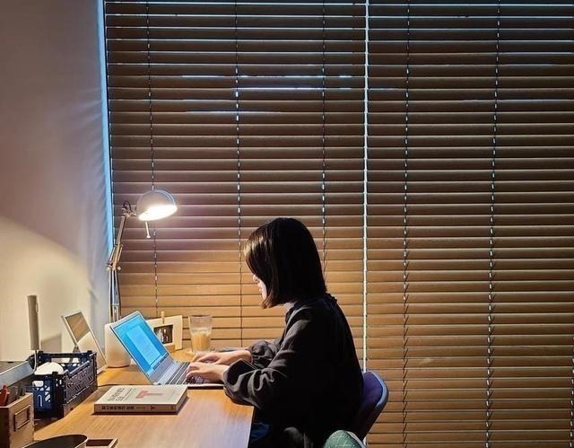 玄关区|别人装门位置他们家拆掉，玄关加门包成一间房，装修让人眼前一亮！