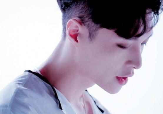  鹿晗|在四个人当中，实力的话，张艺兴目前应该是第一吧