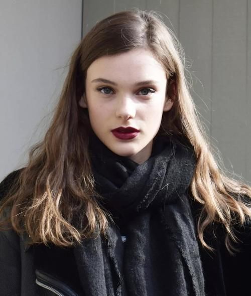 脸型|脸上有这个特征的女人,千万别留长发,土气显脸大,短发更适合你