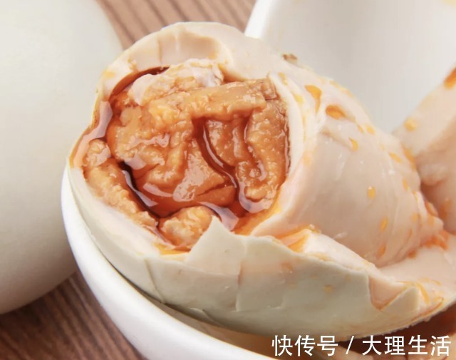 大黄|年过50想长寿就要会吃,尤其是这几种“软黄金”,营养高还好吸收