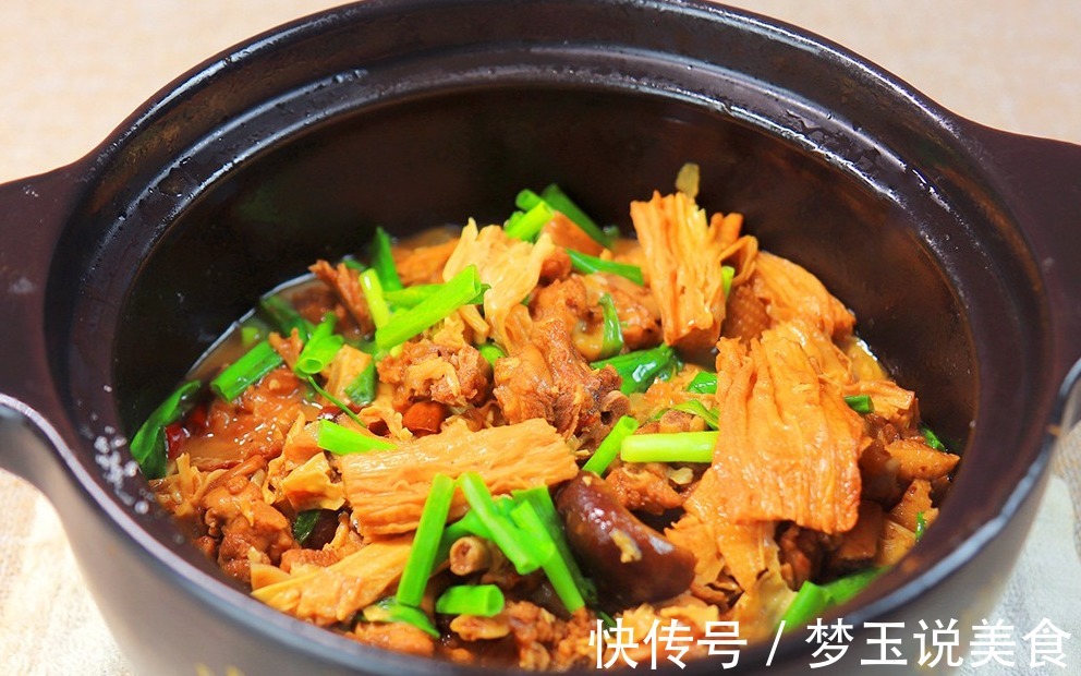 鸭肉怎么焖才好吃厨师长教你做法,出锅鲜香四溢,鲜嫩入味!