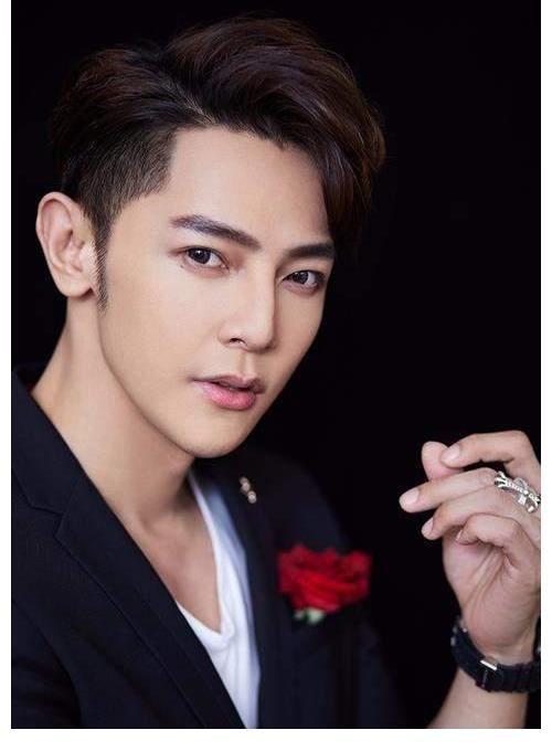 《披荊斬棘》《追光吧》兩大節(jié)目組互相嘲諷，不斷曝出嘉賓黑料