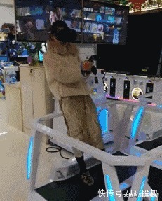 |搞笑GIF趣图姑娘,你这么皮,最后还是让我看到了想要的结果!