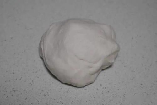 做酸菜鲜肉包分了两步，写了很详细的做法，新手也能做成功