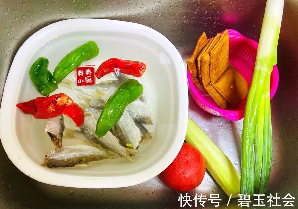 一日三餐|全职妈妈是没有假期的,暑假在家,两菜一汤搞定一餐