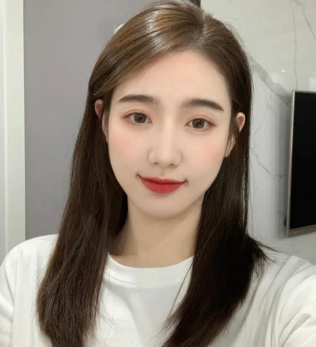 小姐姐|你适合直发还是卷发?看这几点,快速锁定合适的发型!