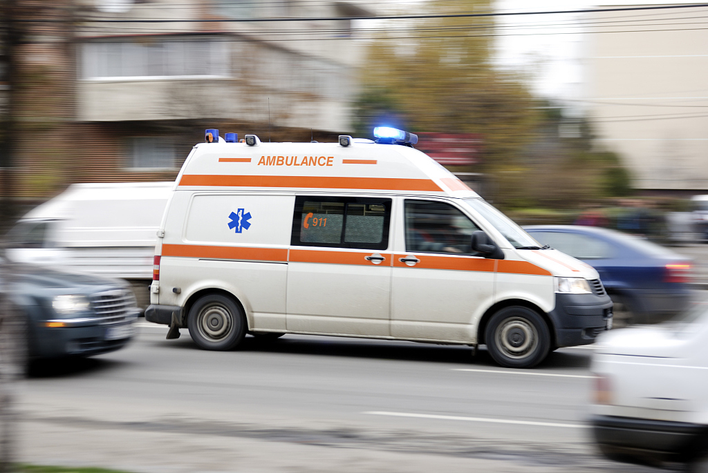 不治|心跳骤停要立即放血急救儿子看微信给68岁父亲放血,不治身亡