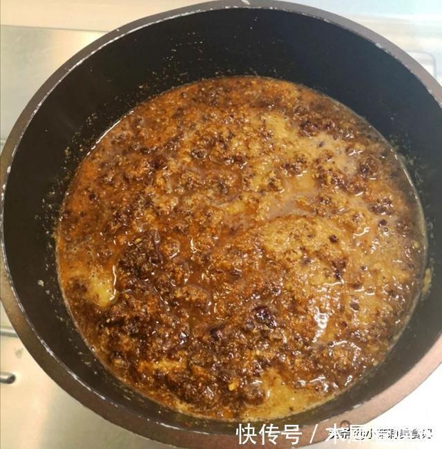 红枣和它是一对，天冷了这样熬一熬，早上泡水喝，暖胃暖身气色好