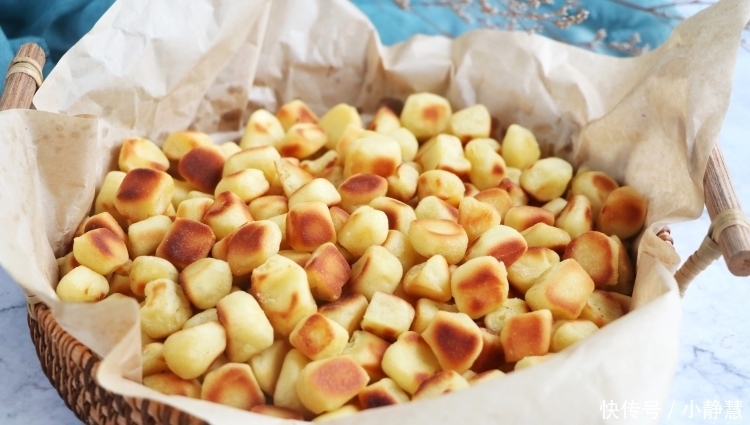 面粉里加2个鸡蛋,不用蒸不用炸,健康好吃,女儿一口一个停不了