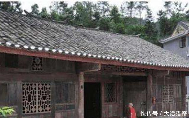 当初捐出价值八亿的金丝楠木木屋的贫困户,如今成了什么模样