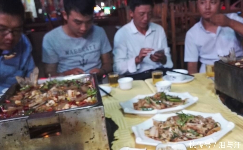 医生提醒:春节将至,中老年人谨记3做3不做,预防“节日病”